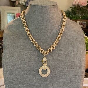 Elegant Gold Chain Necklace with Pendant